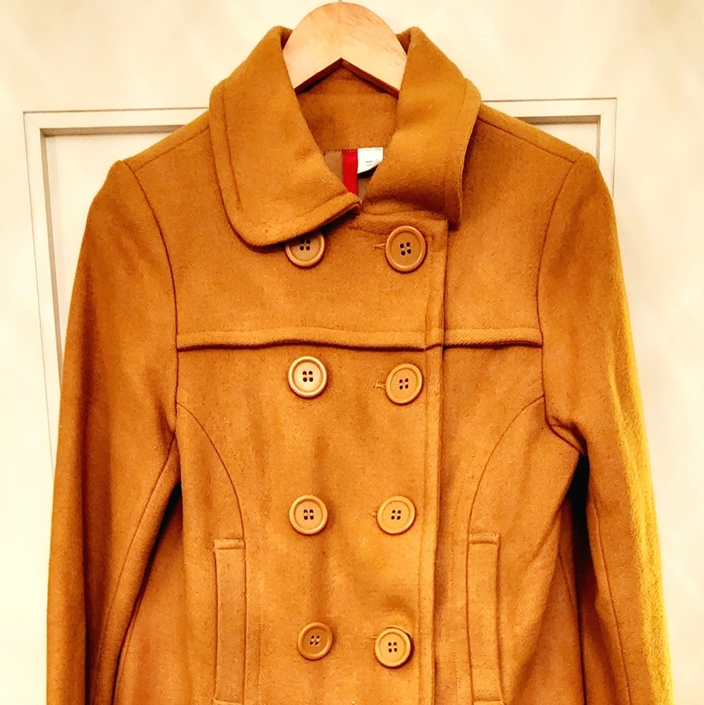 Mid-lenght European wool coat